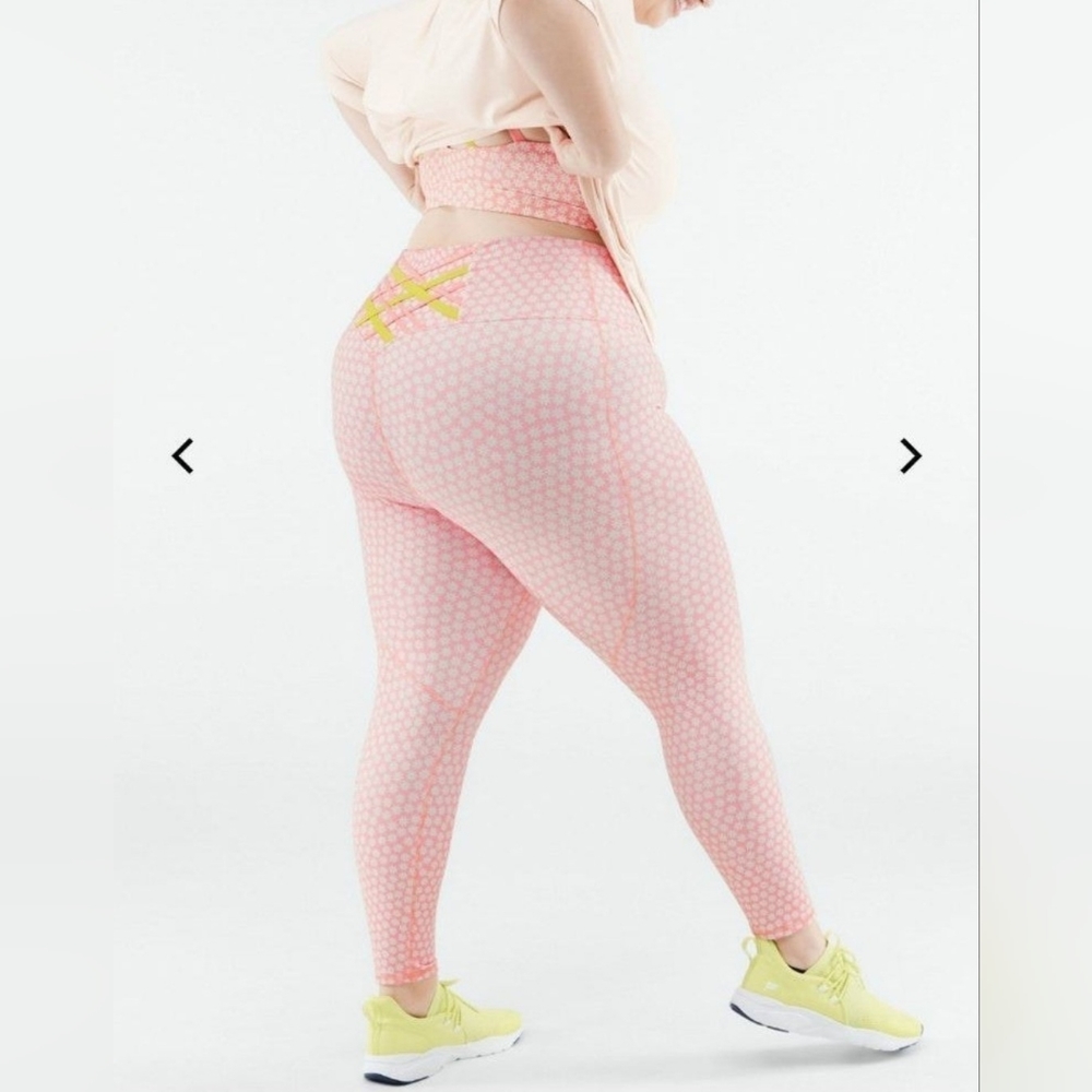 Fabletics Workout Set - Picture 4 of 12